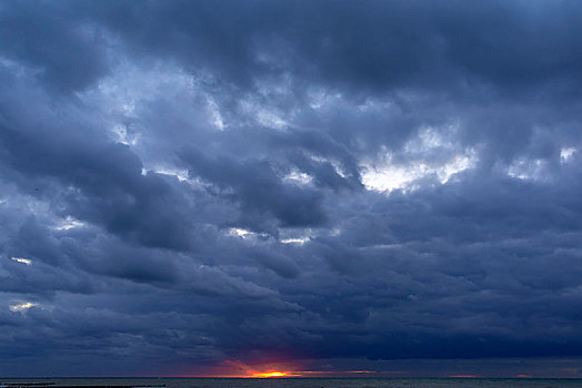 日落,暗色,积雨云,上方,波罗的海,达斯,梅克伦堡前波莫瑞州,德国,欧洲