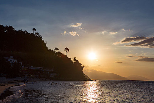 菲律宾puertogalera岛白沙滩日落