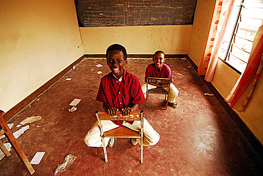 布隆迪,布琼布拉,头像,男学生,坐,椅子,凌乱,空,教室