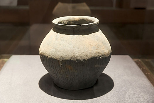 中国河南省安阳殷墟遗址商代出土文物陶罐