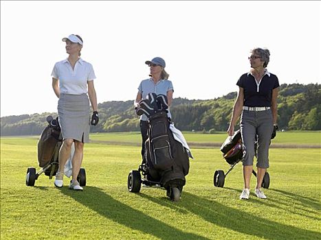 三个女人,高尔夫球道