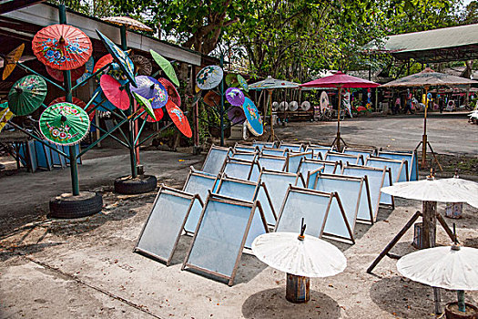 泰国清迈手工制作雨伞市场原始造纸晒纸