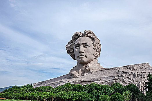 青年毛泽东艺术雕塑