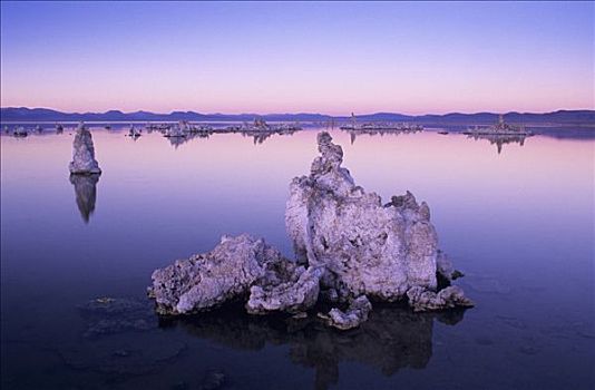 加利福尼亚,莫诺湖石灰华州立保护区,湖,黄昏