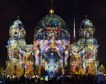 灯光节期间的柏林大教堂