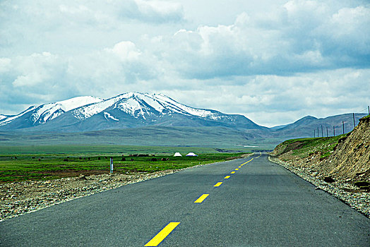 雪山草原公路