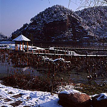 安徽黄山屯溪新安江雪景