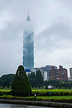 台湾台北市云雾中的101大厦