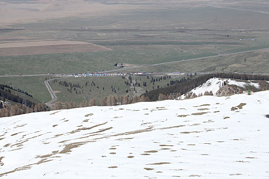 新疆哈密五月飞雪,扮靓巍巍天山