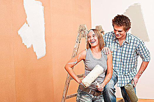 家庭装修,年轻,情侣,上油漆,墙壁,油漆滚