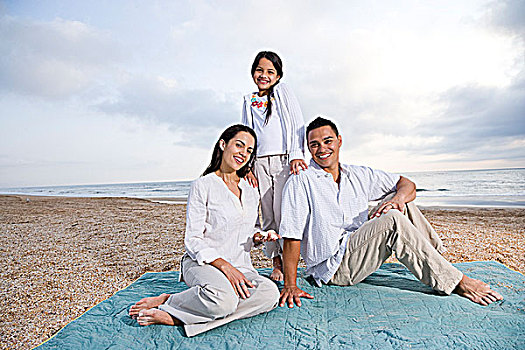 西班牙裔,家庭,坐,毯子,海滩
