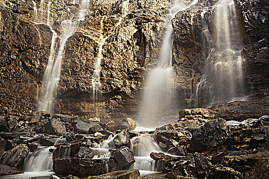 仰视,瀑布,碧玉国家公园,艾伯塔省,加拿大