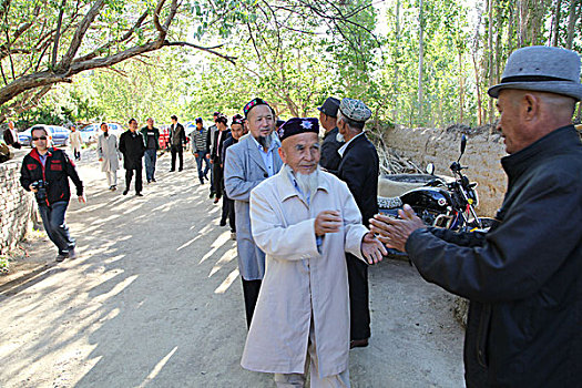 维吾尔族婚礼,迎接客人