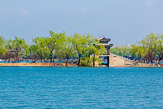 北京市颐和园镜桥建筑景观