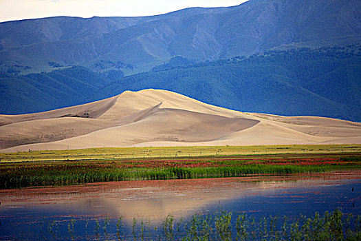 鸣沙山湿地风光