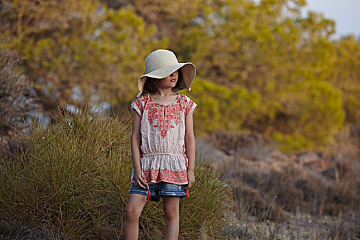 女孩,太阳帽,站立,山坡,艾美利亚,安达卢西亚,西班牙