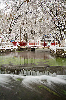 银装素裹的水磨沟公园