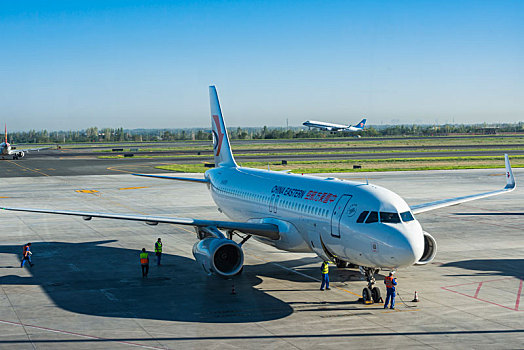 机场景象准备起飞的波音787客机准备起飞的波音787客机准备起飞的波音