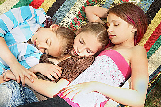 艾伯塔省,加拿大,三个女孩,睡觉,吊床,一起