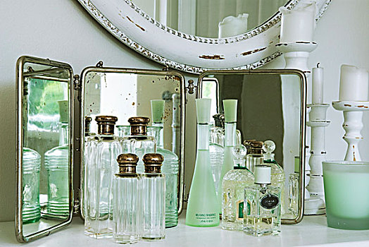 收集,香水,瓶子,正面,镜子