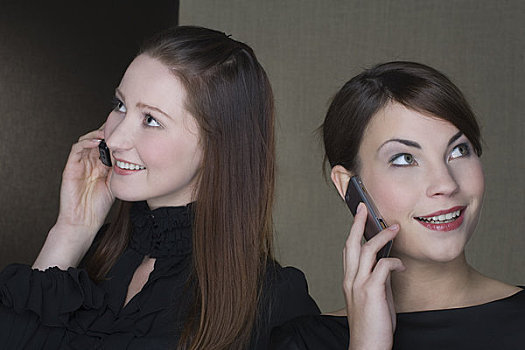 两个女人,交谈,手机