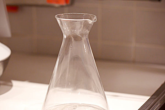 透明的玻璃烧瓶