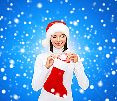 圣诞节,冬天,高兴,休假,人,概念,微笑,女人,圣诞老人,帽子,小,礼盒,圣诞袜,上方,蓝色,雪,背景