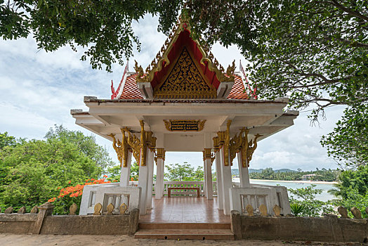 苏梅岛西拉努寺海边亭子