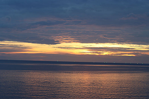 普吉岛巴东沙滩日落