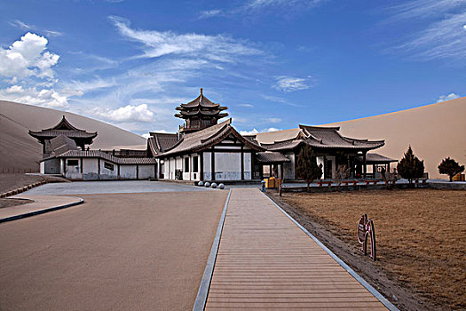 甘肃敦煌鸣沙山月牙泉寺