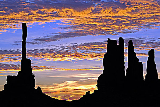 日出,图腾柱,逆光,剪影,纪念碑谷,亚利桑那,美国