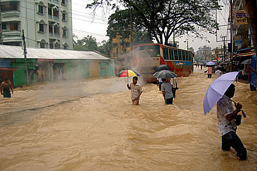 人,涉水,洪水,水,城市,孟加拉,十一月,2007年