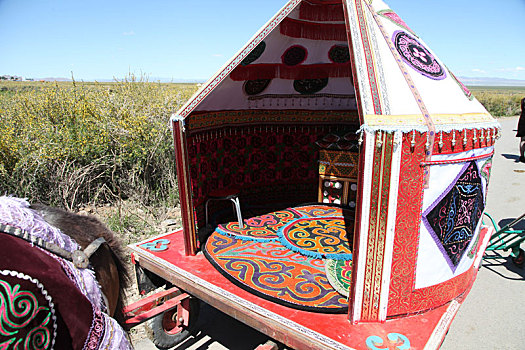 哈萨克族风情旅游小车