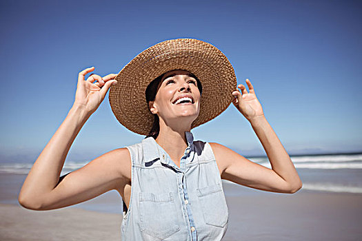 高兴,女人,戴着,遮阳帽,海滩,晴天