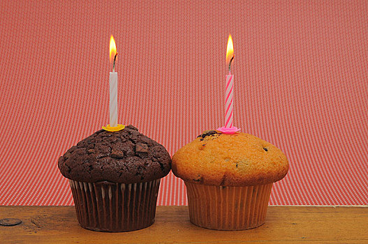 两个,松糕,生日蜡烛