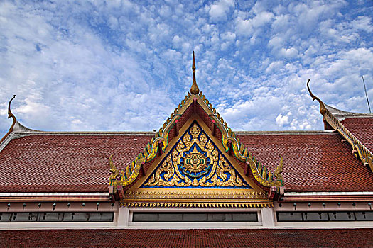 泰国曼谷棚户区的寺院