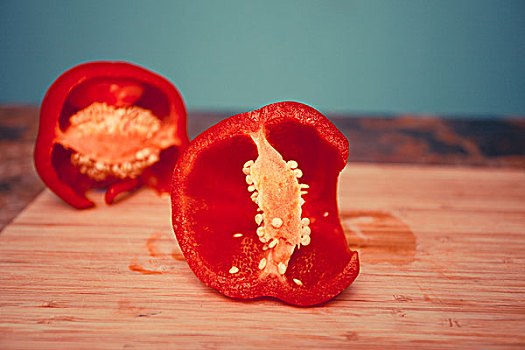 红柿子椒,切,一半