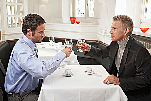 两个男人,喝,干邑白兰地,浓咖啡,餐馆
