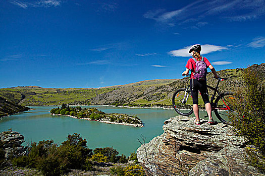 山地车手,高处,湖,峡谷,自行车,走,中心,奥塔哥,南岛,新西兰