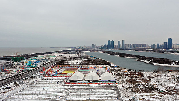 航拍雪后旅游小镇,如诗如画犹如童话世界