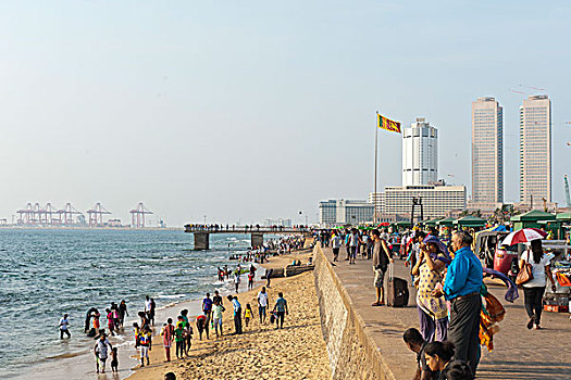 人,走,海滩,散步场所,加勒,脸,摩天大楼,港口,后面,科伦坡,斯里兰卡,亚洲