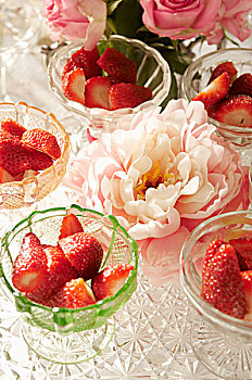 碗,草莓,花,桌上