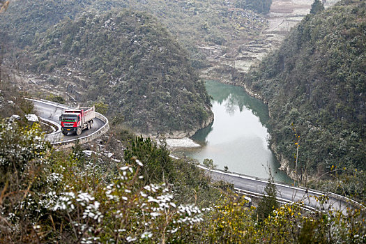 亚洲,中国,重庆,酉阳,天空,山坡,青山,白雪,树枝,公路