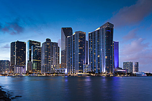 美国,佛罗里达,迈阿密,城市天际线,钥匙,晚间