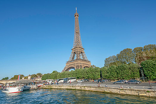 法国巴黎著名地标建筑－埃菲尔铁塔
