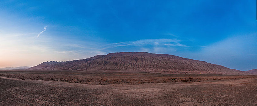 吐鲁番火焰山全景