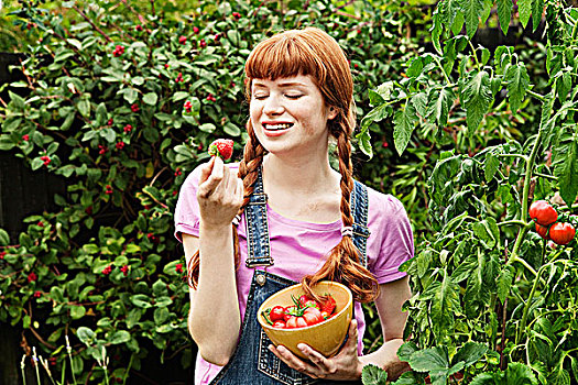女人,看,自产,草莓