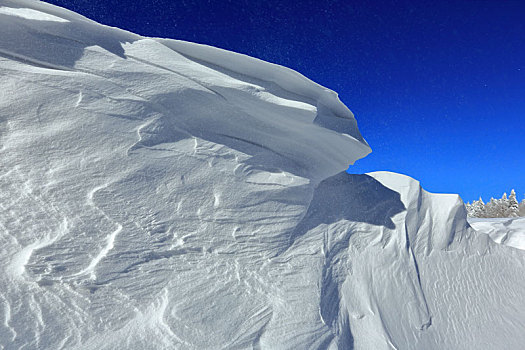 风雪劳力克湖