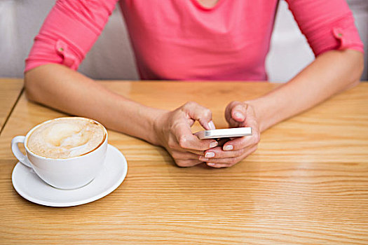 女人,咖啡,智能手机