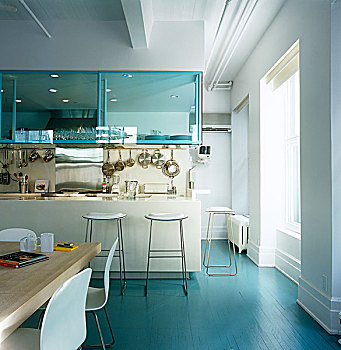 厨房,一个,尾端,就餐区,玻璃,架子,不锈钢